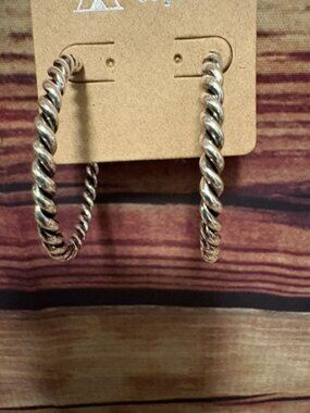 Tipi Twisted Silver Tone Western Hoop Earrings NWT Boho Cowgirl Medium Hoops NWT